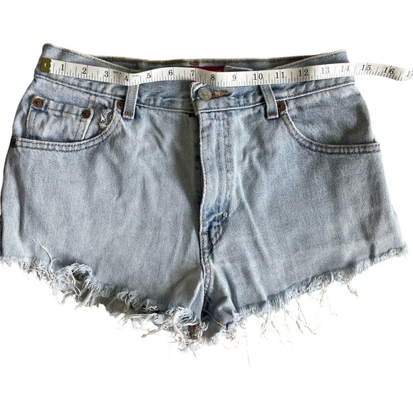 Vintage Levi’s Classic Relaxed 550 Cutoff Raw Edge Distressed Jean Shorts - Picture 11 of 16